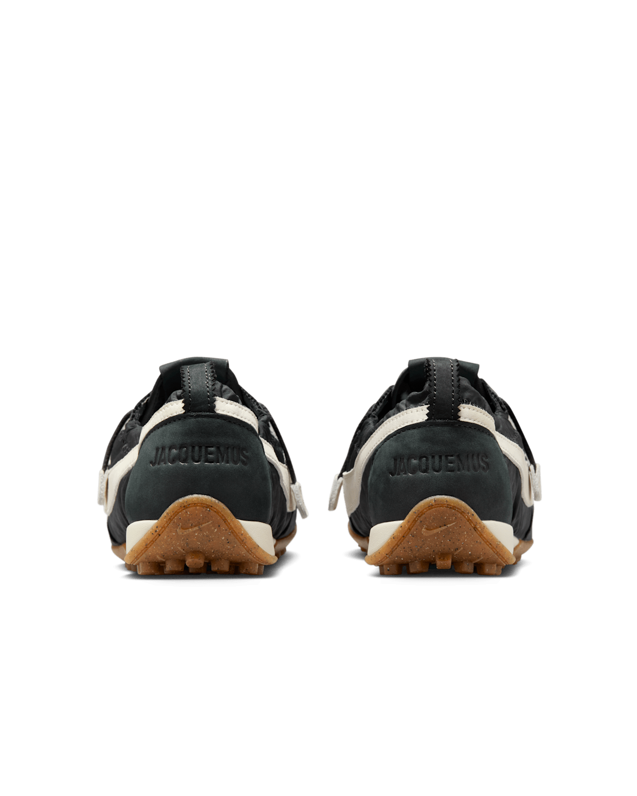 JACQUEMUS 251BA4163216990 関税送料込 NIKE公式】ムーンシューズ x Jacquemus 'Off Noir and Gum Light